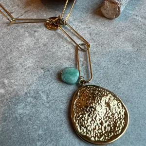 Collier plongeant MARTHE grands maillons, médaillon doré et pampilles