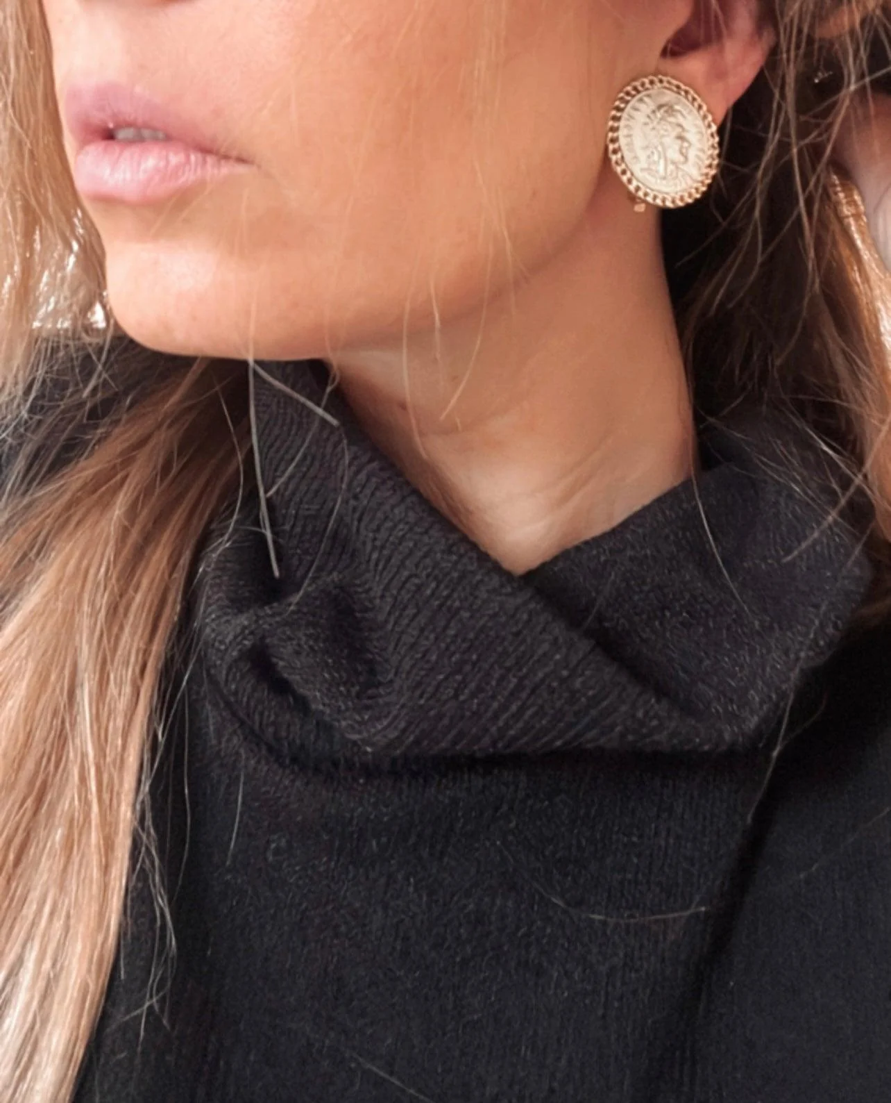 E71084 Boucles d'oreilles clips grosses pièces - Karine Sultan – Image 3