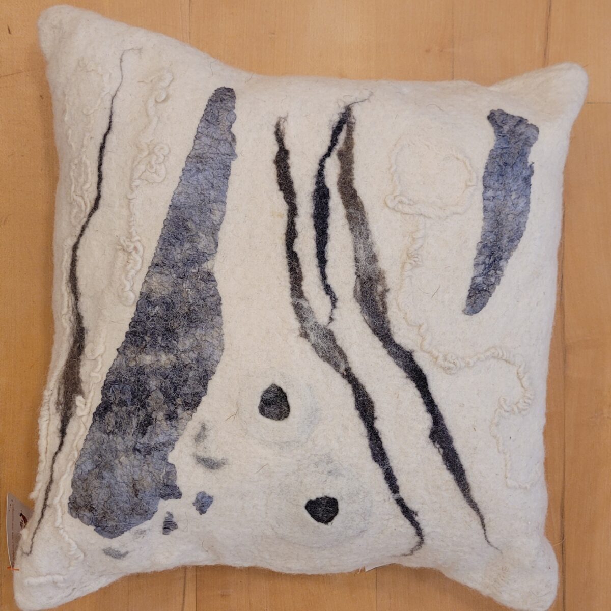 Coussin en laine feutrée ‘Contrées lointaines’