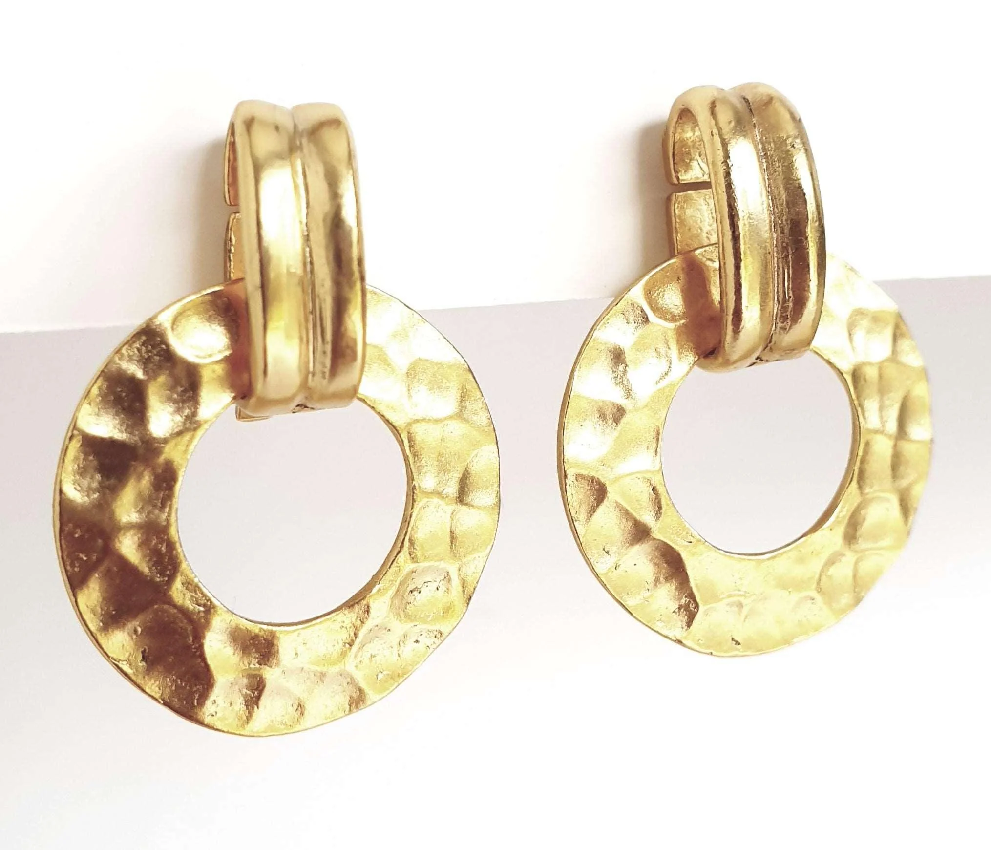 E71086 Boucles d'oreilles CLIPS martelé - Karine Sultan – Image 6