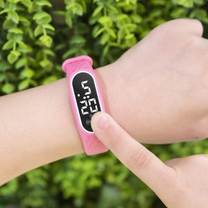 Montre pour enfant – Écran LED, bracelet silicone, pour garçon et fille