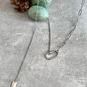 Collier MALO argenté et asymétrique.