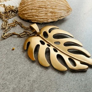 Collier BORA-BORA gros pendentif doré feuille tropicale