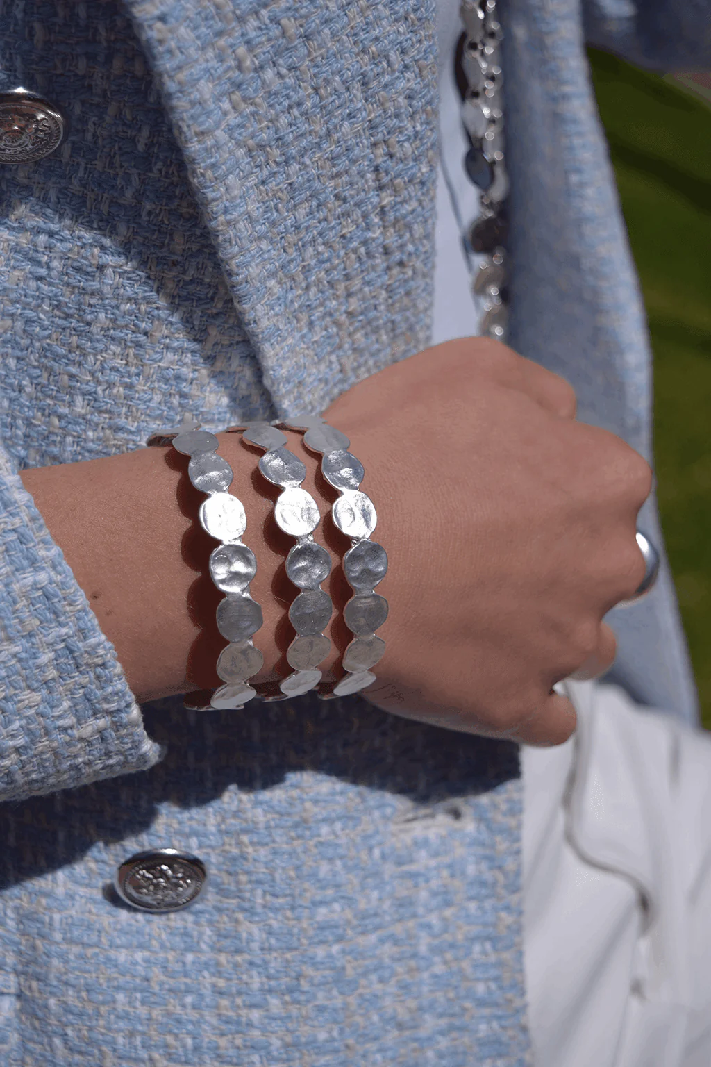 B70721 Bracelet manchette mini pièce - Karine Sultan – Image 9