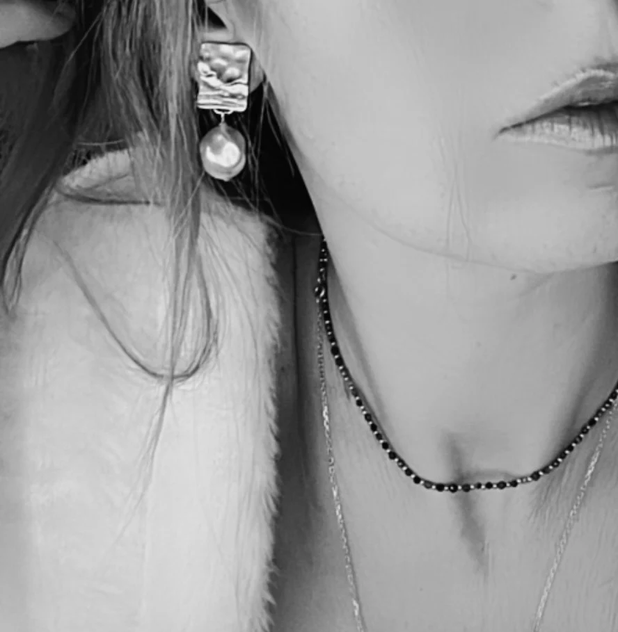 E70678 Boucles d'oreilles clips goutte perles - Karine Sultan – Image 5