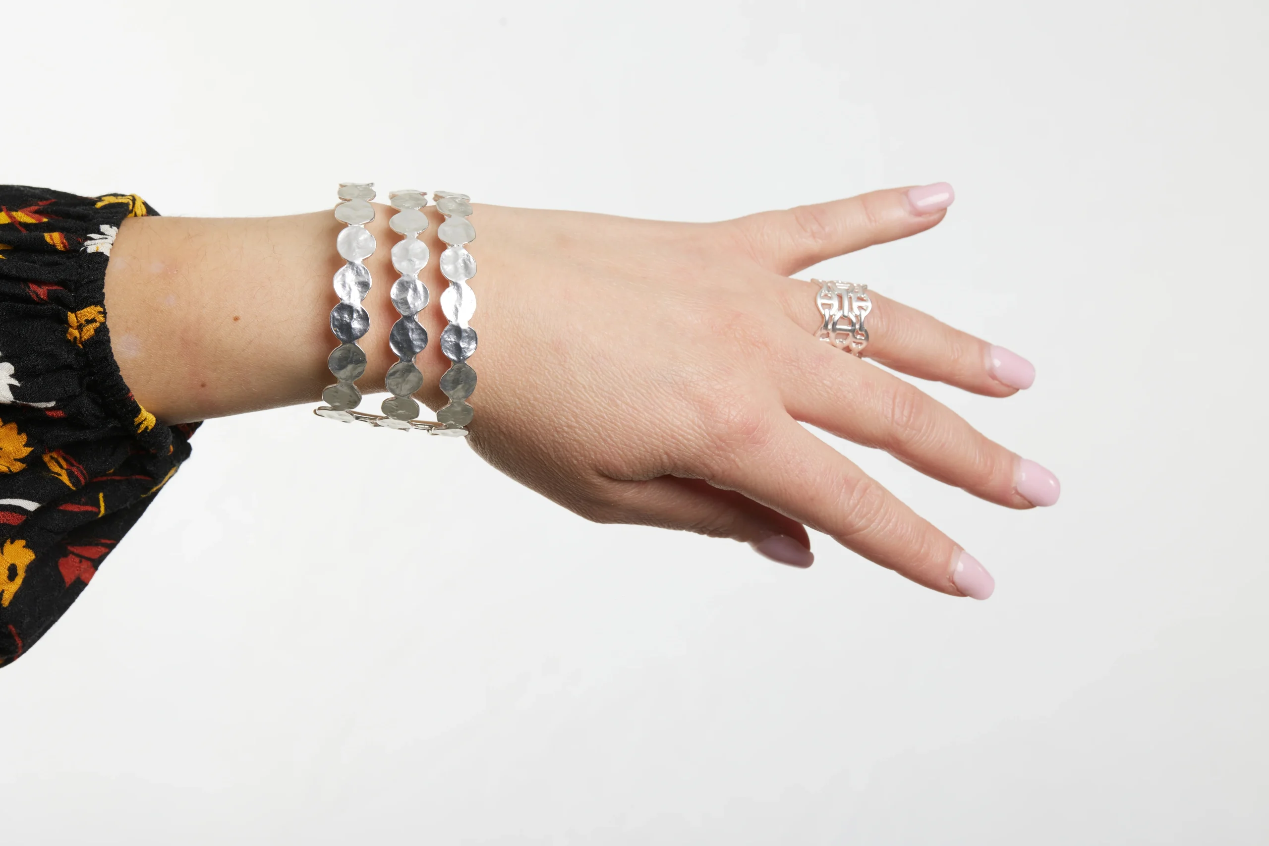 B70721 Bracelet manchette mini pièce - Karine Sultan – Image 4