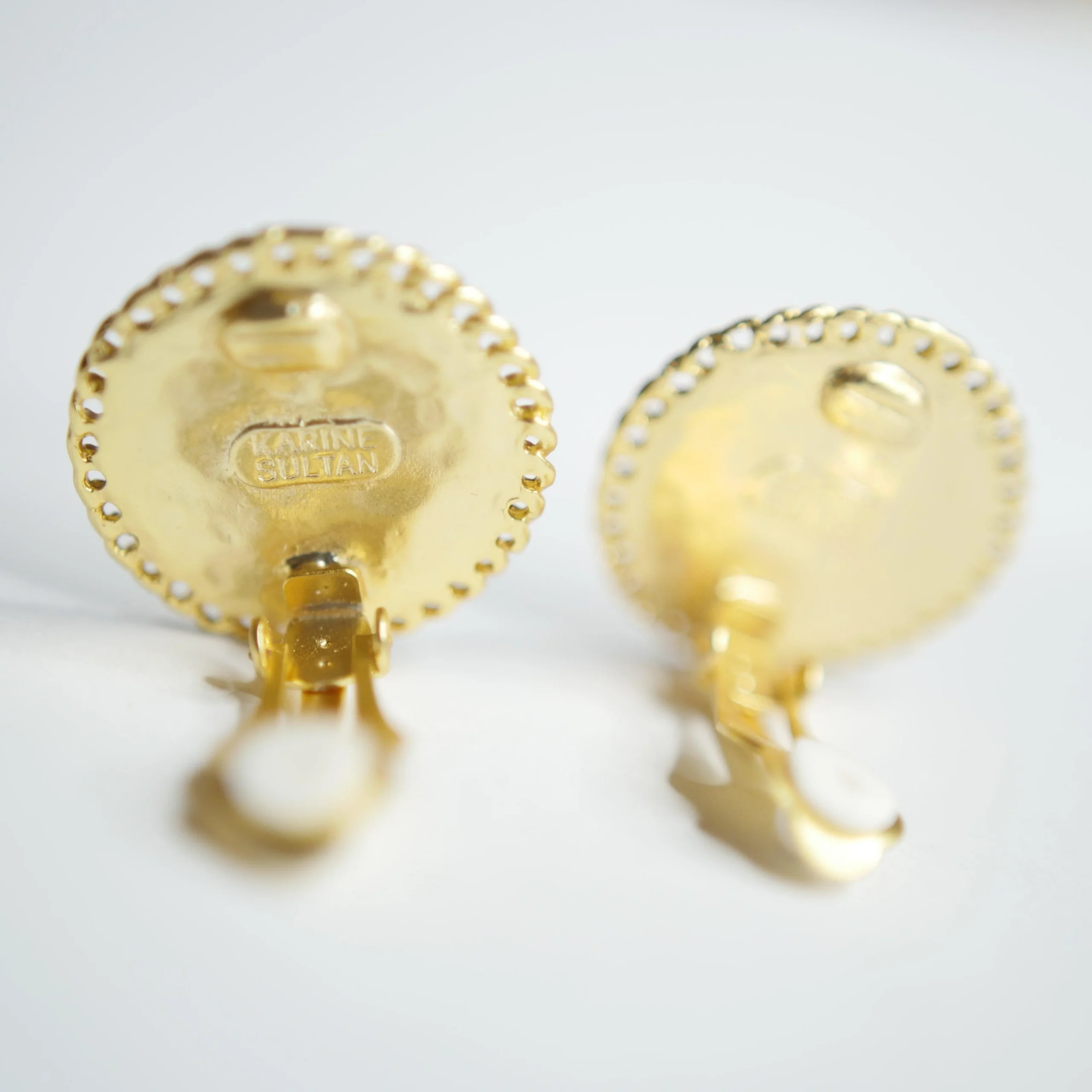 E71084 Boucles d'oreilles clips grosses pièces - Karine Sultan – Image 7