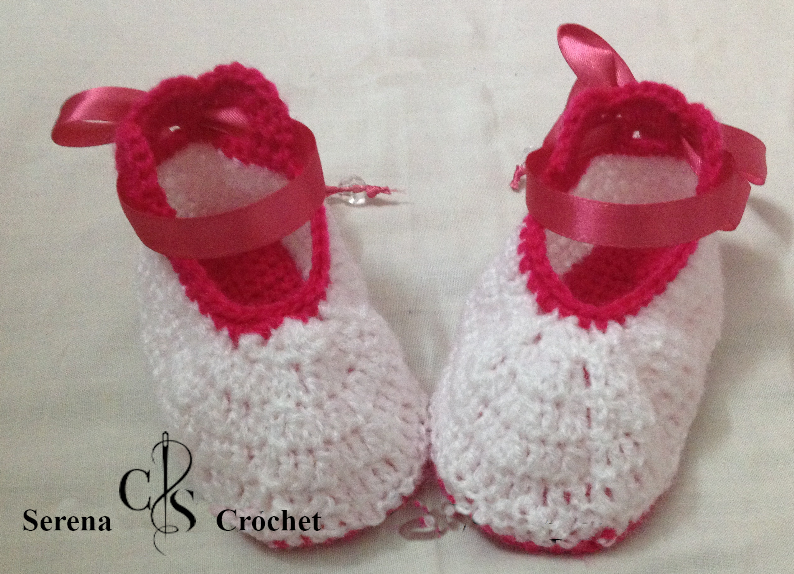 Chaussures bébé mignon au crochet décorés par du ruban rose – Image 2