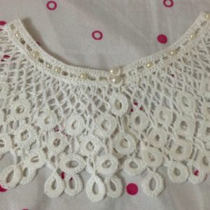 Col amovible de Claudine blanc aux perles au crochet