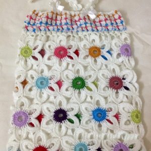 Robe courte bretelle » le jardin de fleurs » au crochet