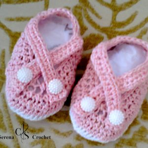 Chaussures bébé rose au crochet aux ceintures croisées