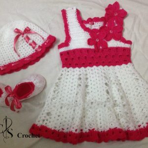 Ensemble bébé mignon au crochet blanc et rose fushia