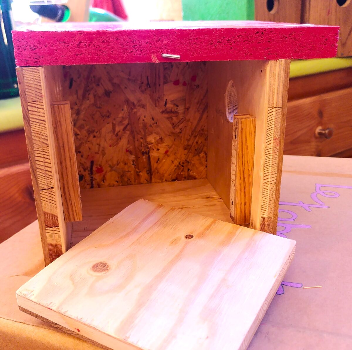 Nichoir à oiseaux en bois recyclé – Image 5