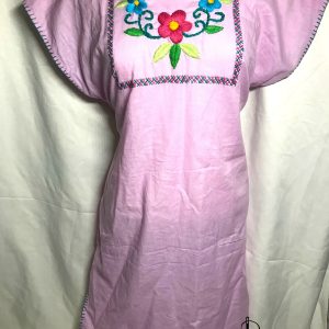 Robe rose brodée à la main style vintage
